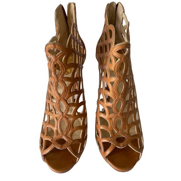 Vince Camuto tan scalloped peep toe stilettos - Picture 4 of 13